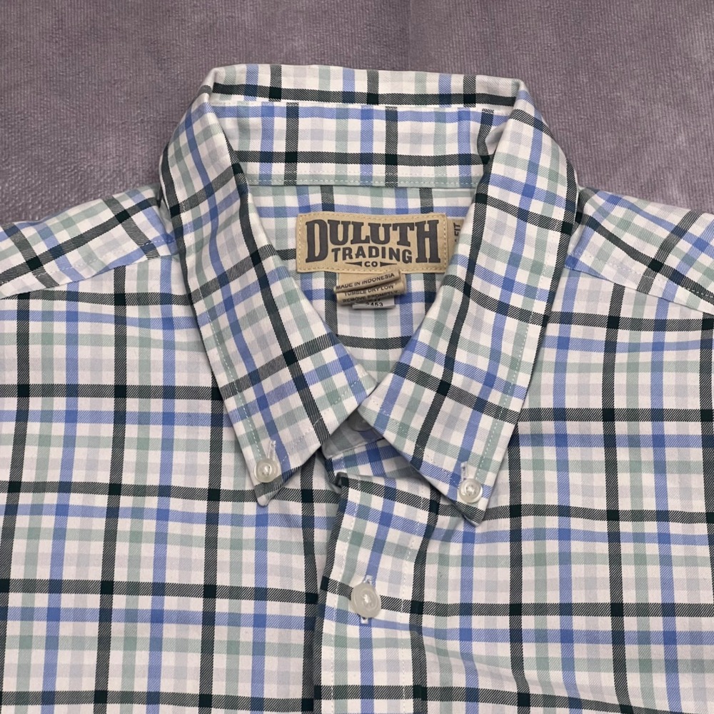 Duluth Trading Co Button Down Mens L Blue Plaid Excellent Trim Fit Short Sleeve